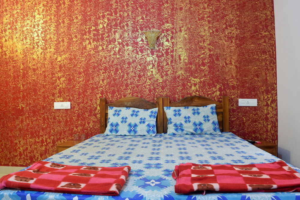 Veronica Resort By The Beach Калангуте Екстериор снимка