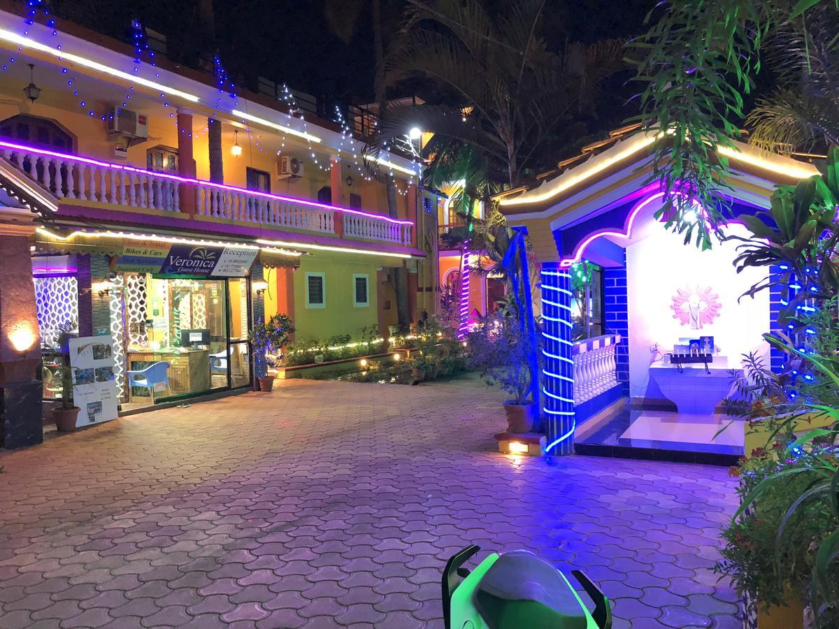 Veronica Resort By The Beach Калангуте Екстериор снимка