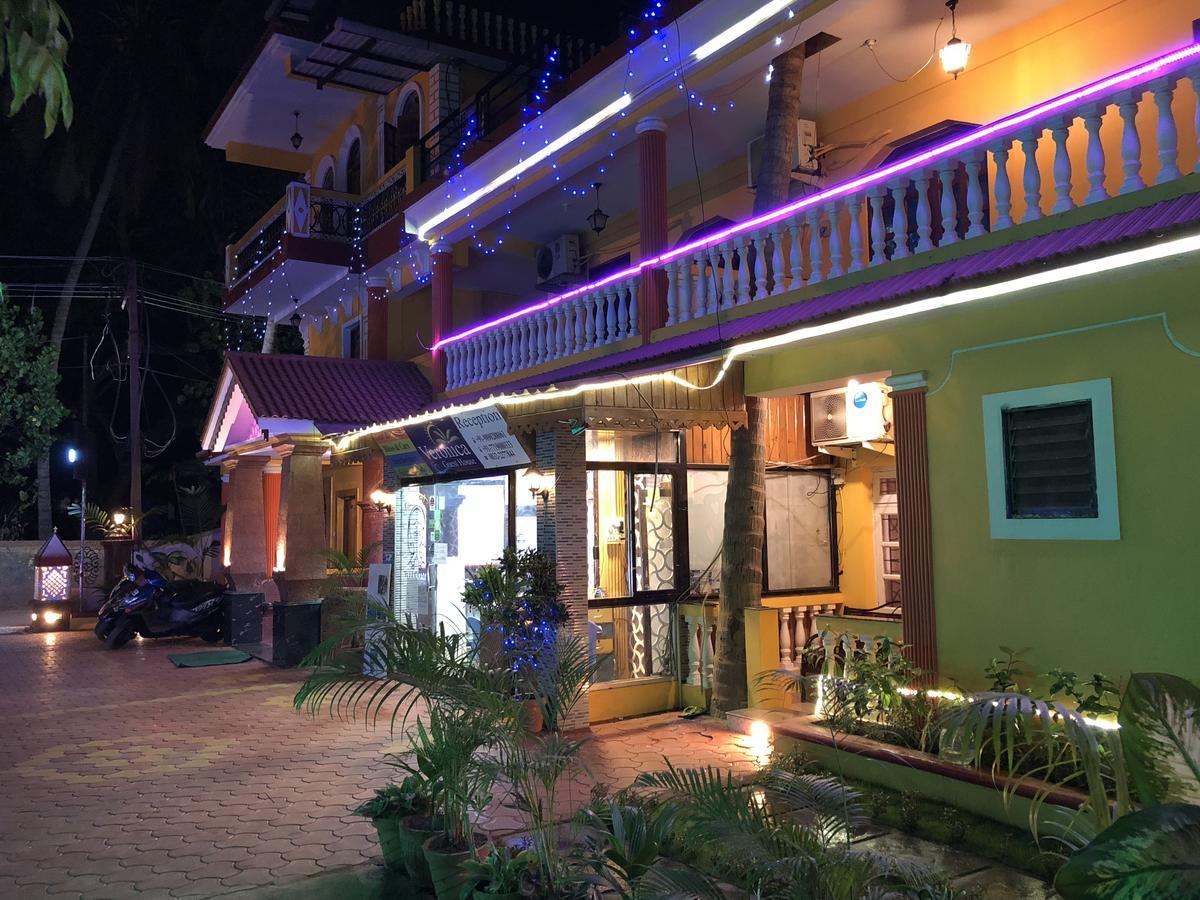 Veronica Resort By The Beach Калангуте Екстериор снимка