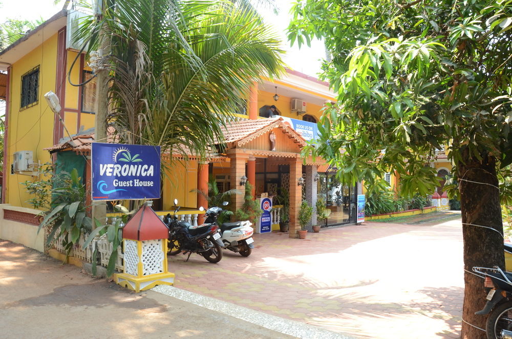 Veronica Resort By The Beach Калангуте Екстериор снимка