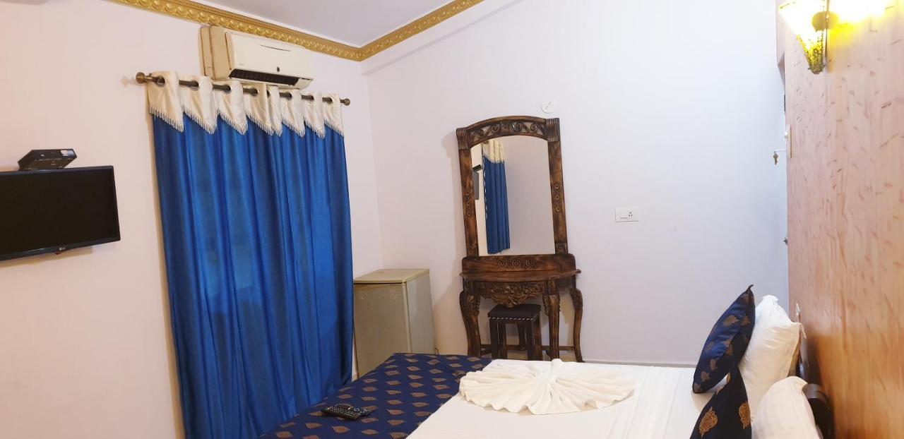 Veronica Resort By The Beach Калангуте Екстериор снимка