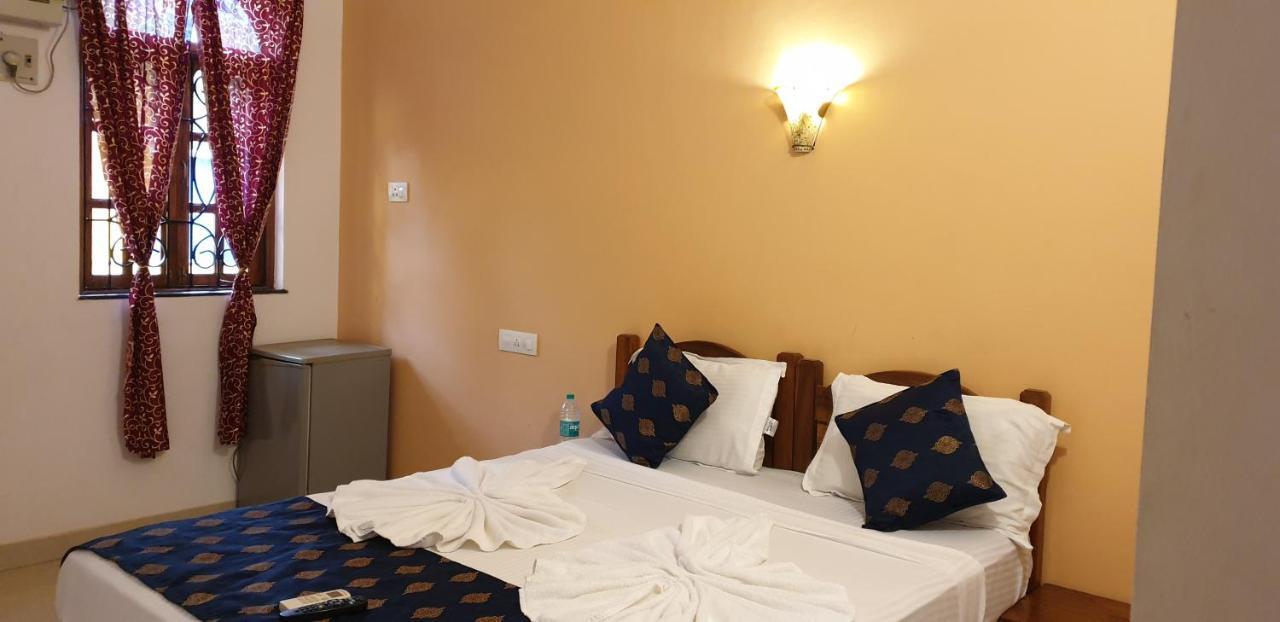Veronica Resort By The Beach Калангуте Екстериор снимка