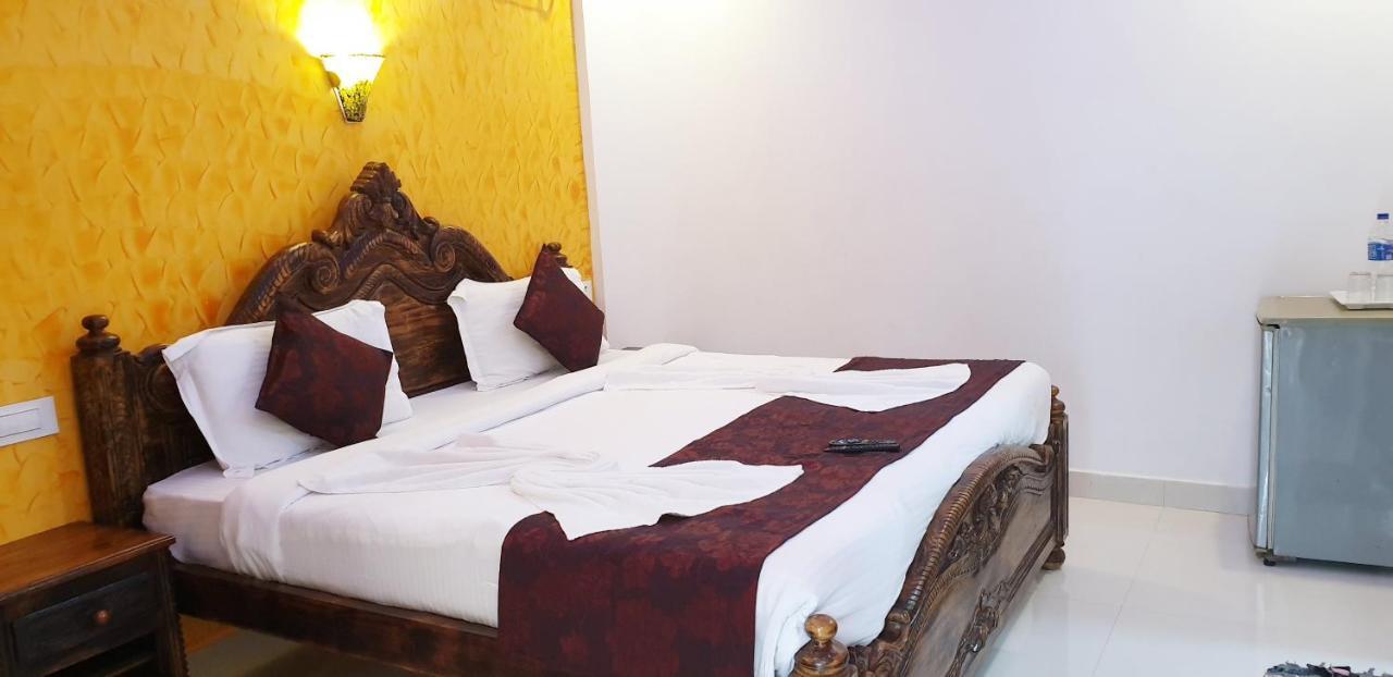 Veronica Resort By The Beach Калангуте Екстериор снимка