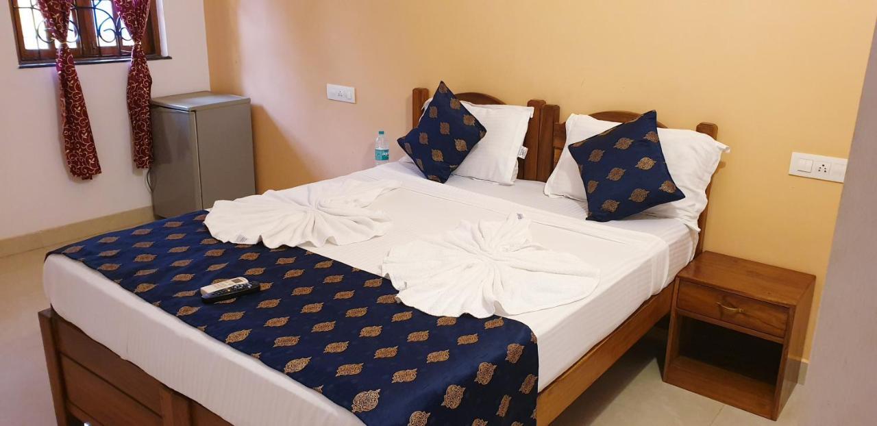 Veronica Resort By The Beach Калангуте Екстериор снимка