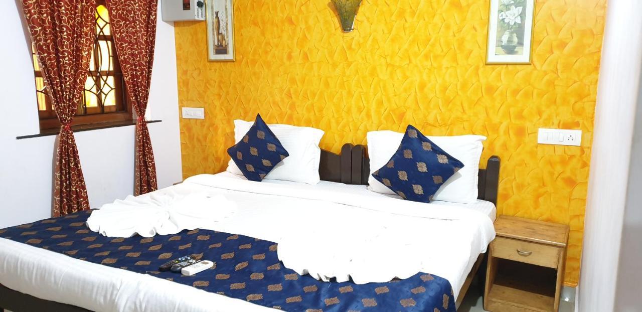Veronica Resort By The Beach Калангуте Екстериор снимка