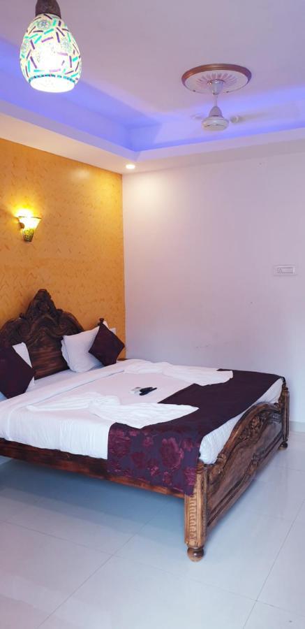 Veronica Resort By The Beach Калангуте Екстериор снимка