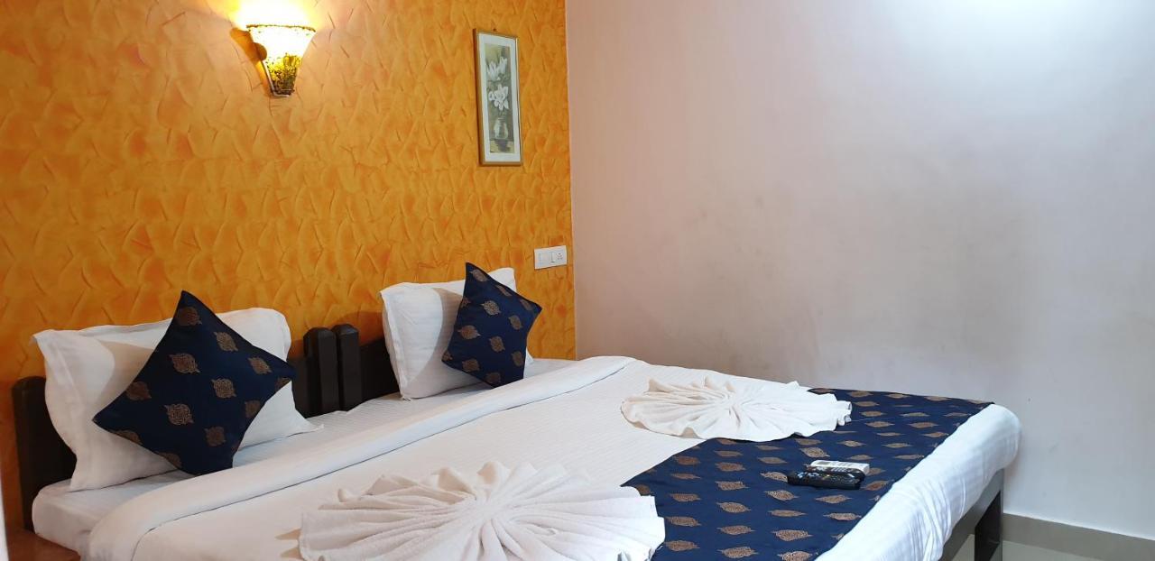 Veronica Resort By The Beach Калангуте Екстериор снимка