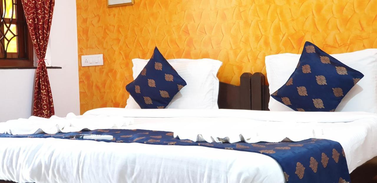 Veronica Resort By The Beach Калангуте Екстериор снимка