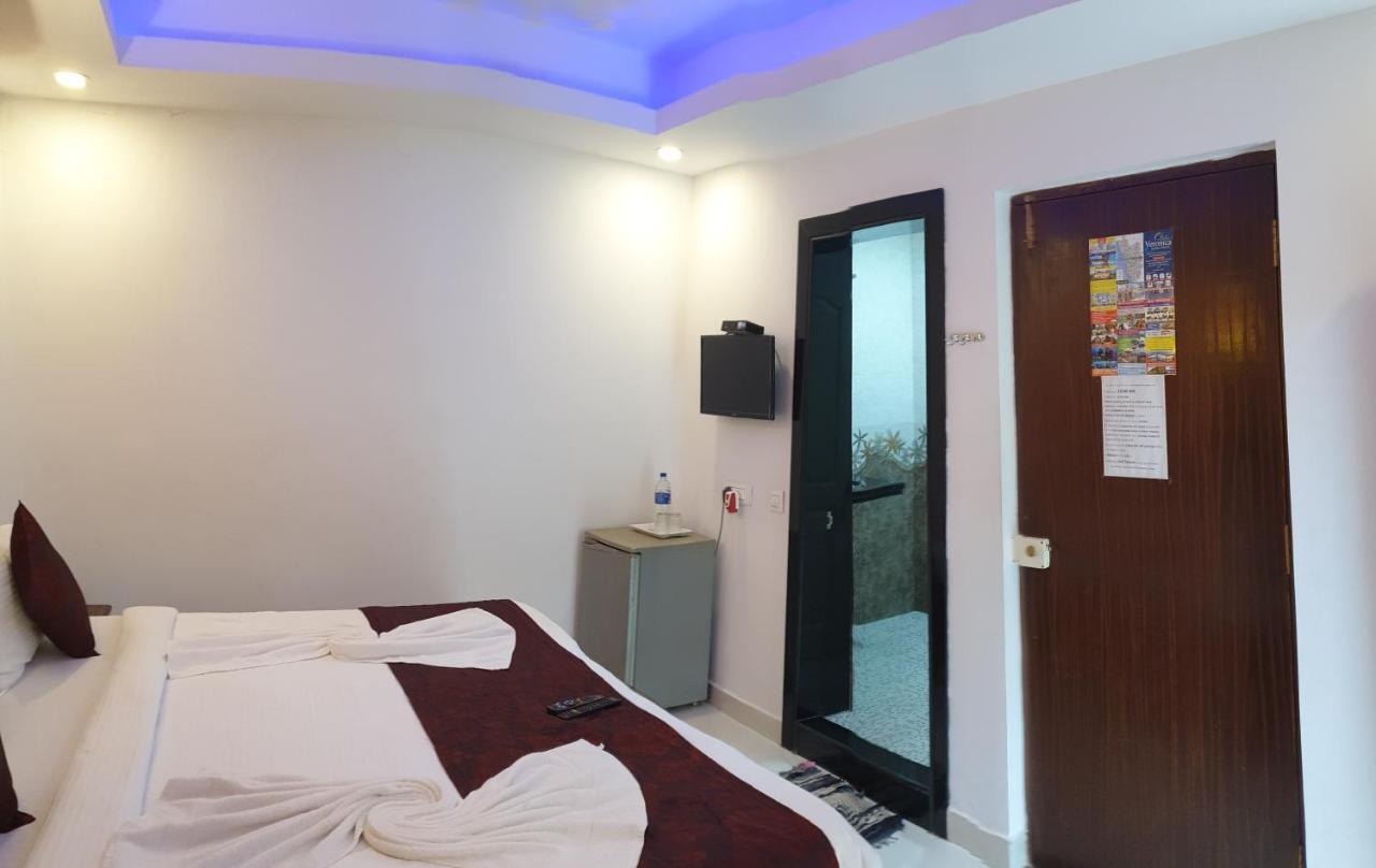 Veronica Resort By The Beach Калангуте Екстериор снимка