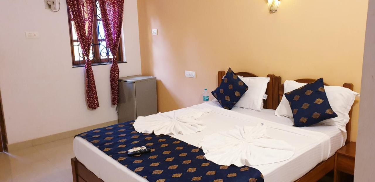 Veronica Resort By The Beach Калангуте Екстериор снимка
