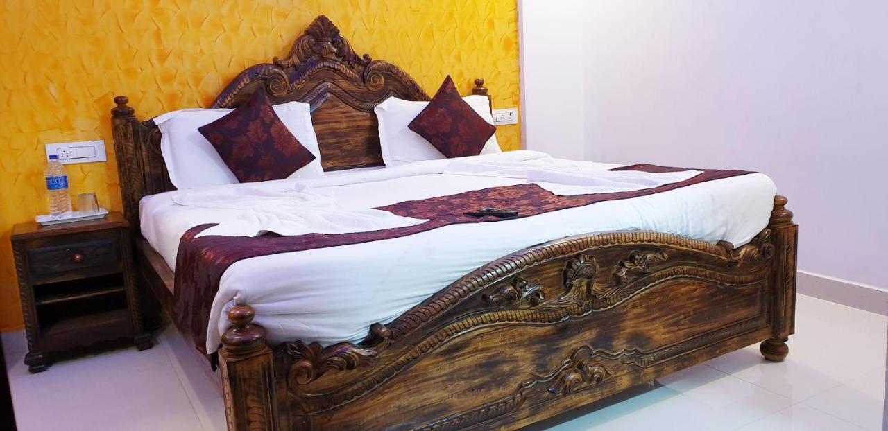 Veronica Resort By The Beach Калангуте Екстериор снимка