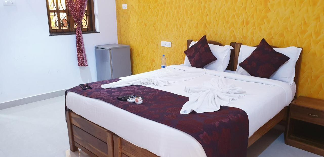 Veronica Resort By The Beach Калангуте Екстериор снимка