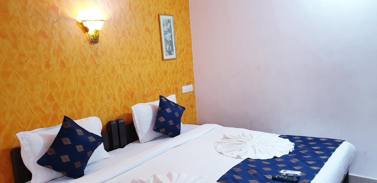 Veronica Resort By The Beach Калангуте Екстериор снимка